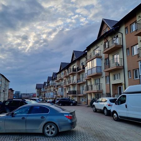 Апартаменты в Центр — 56 кв. м., спальни: 1, собственных ванных: 1 Сучава Экстерьер фото