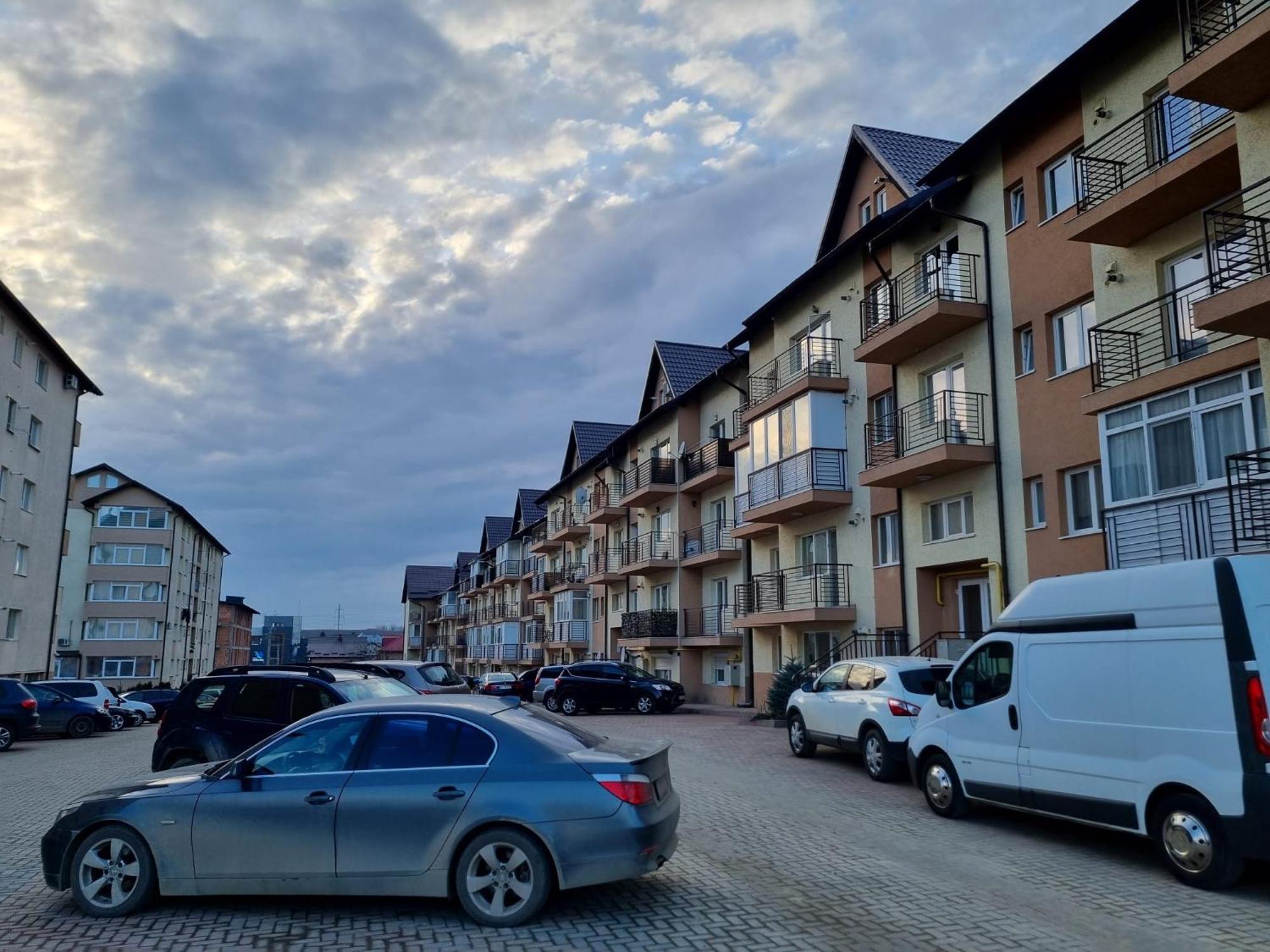 Апартаменты в Центр — 56 кв. м., спальни: 1, собственных ванных: 1 Сучава Экстерьер фото
